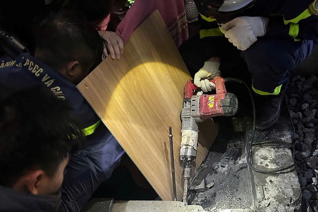 20 phút giải cứu cháu bé 8 tuổi kẹt tay trong đường ống hút nước áp lực cao ảnh 2
