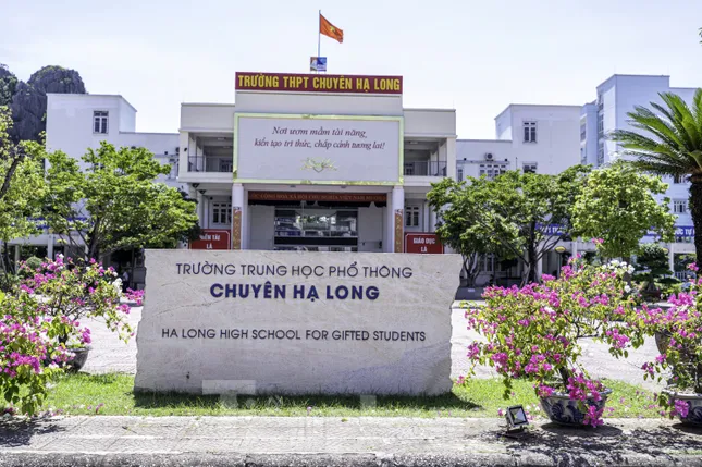 Sỹ tử hoàn thành bài Ngữ Văn, đề dễ thở, thí sinh phấn khởi ảnh 43