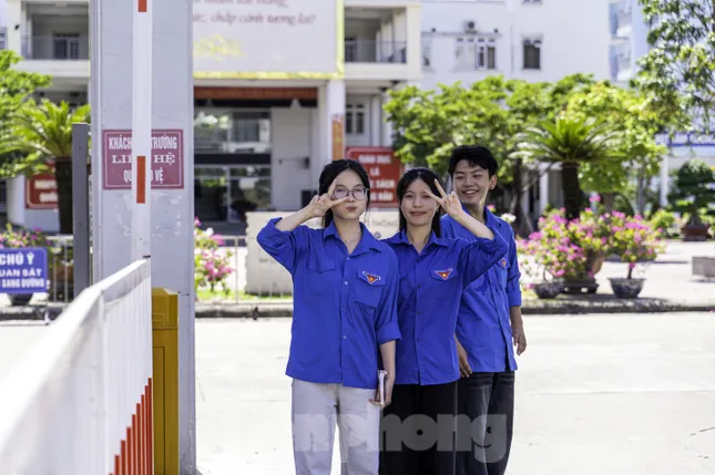 Sỹ tử hoàn thành bài Ngữ Văn, đề dễ thở, thí sinh phấn khởi ảnh 48