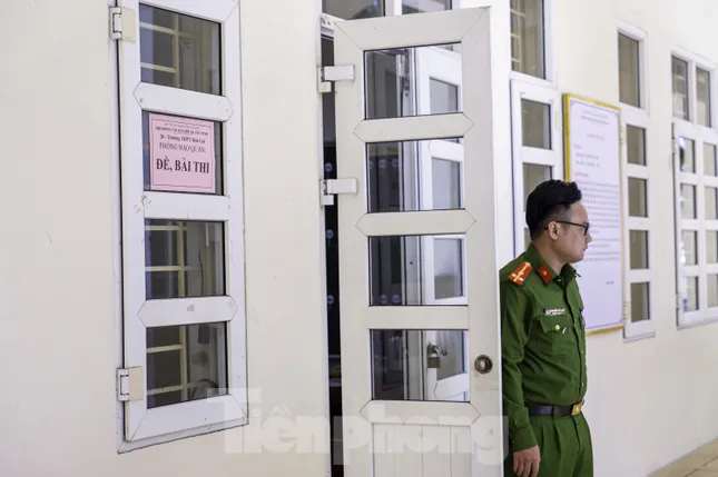 Sỹ tử hoàn thành bài Ngữ Văn, đề dễ thở, thí sinh phấn khởi ảnh 46