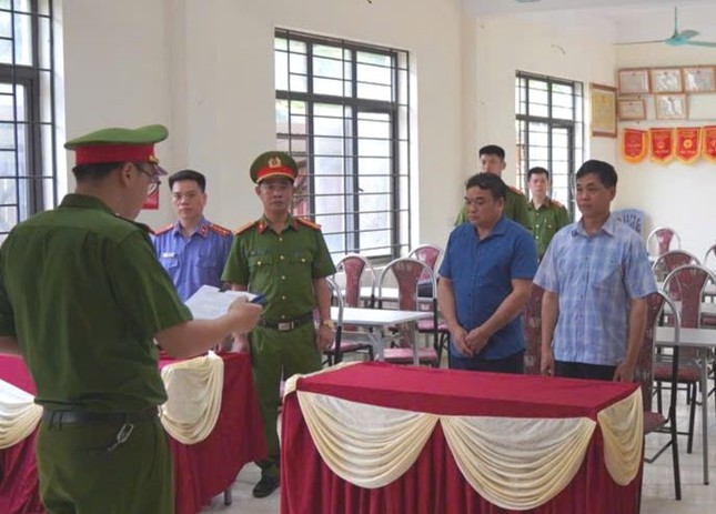 Khởi tố 2 lãnh đạo xã thiếu trách nhiệm gây hậu quả nghiêm trọng ảnh 1