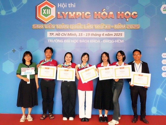 Sinh viên ĐH Duy Tân giành các giải thưởng cao nhất tại Olympic Hóa học Toàn quốc 2025 ảnh 1