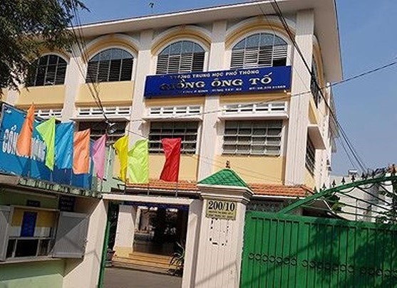 2 nam sinh trường Giồng Ông Tố đặt máy quay lén trong nhà vệ sinh nữ chịu kỷ luật nặng ảnh 2