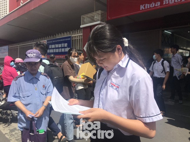 Đề thi Toán lớp 10 TP.HCM: Không dễ không khó, tâm lý thoải mái nên hoàn thành cả câu khó ảnh 5