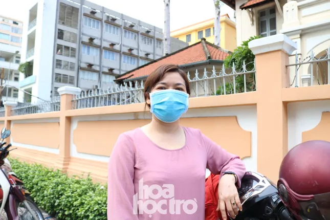 Phỏng vấn nhanh phụ huynh chờ con thi môn Văn tốt nghiệp THPT: Tự tin con đạt 26 điểm ảnh 4