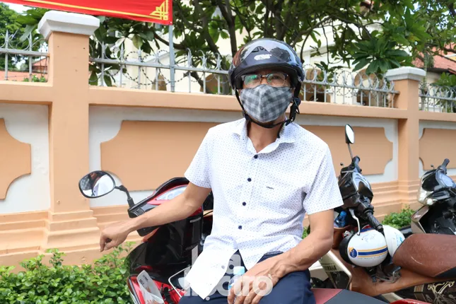 Phỏng vấn nhanh phụ huynh chờ con thi môn Văn tốt nghiệp THPT: Tự tin con đạt 26 điểm ảnh 5