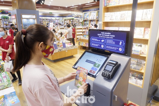 Sài Gòn có “nhà sách thông minh” đầu tiên, bạn biết cách “check-in” chưa? ảnh 6
