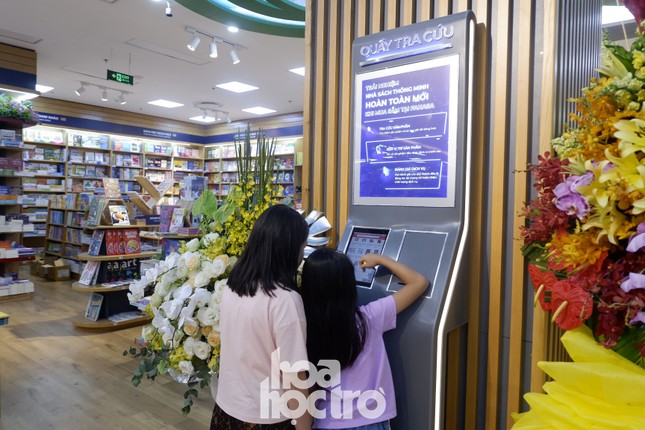 Sài Gòn có “nhà sách thông minh” đầu tiên, bạn biết cách “check-in” chưa? ảnh 3