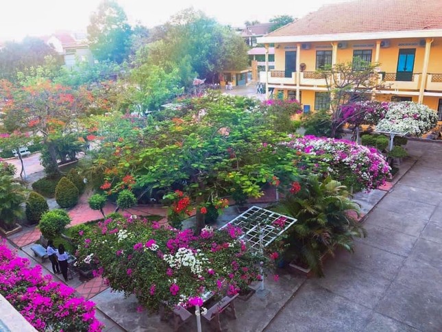“Ôm tim” trước những ngôi trường view đẹp như phim ảnh 5