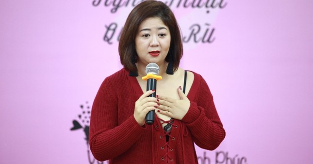 Tiến sĩ tâm lý Dr Pepper gây tranh cãi với phát ngôn “Uống trà sữa có thể gây đồng tính“ ảnh 1