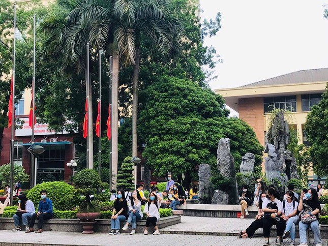 Thi năng khiếu của trường Báo: Nghĩa cử đẹp mùa dịch COVID-19 được đưa vào đề thi ảnh 1