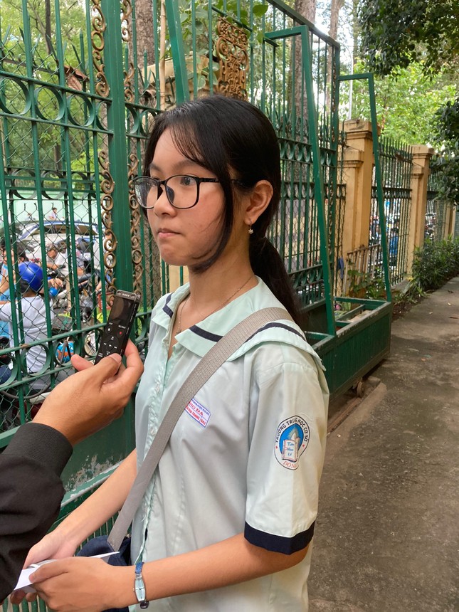 Đề thi Văn chuyên lớp 10 TP.HCM: Không khó nhưng cần sâu sắc, kiến thức xã hội rộng ảnh 4