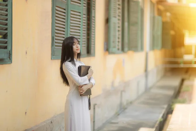 Lynk Lee để tóc dài thướt tha, diện áo dài nữ sinh khiến cộng đồng mạng “phát cuồng“ ảnh 3