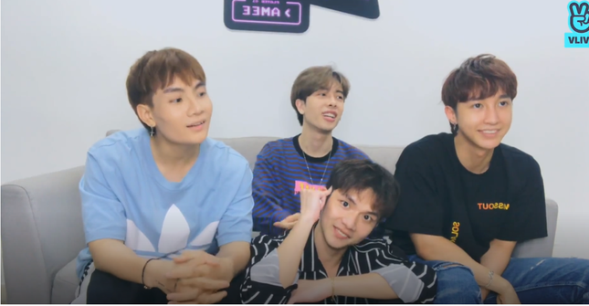 Livestream mùa thi, Monstar cover điệu nhảy siêu đáng yêu, Nicky “bắn” tiếng Anh như gió ảnh 1