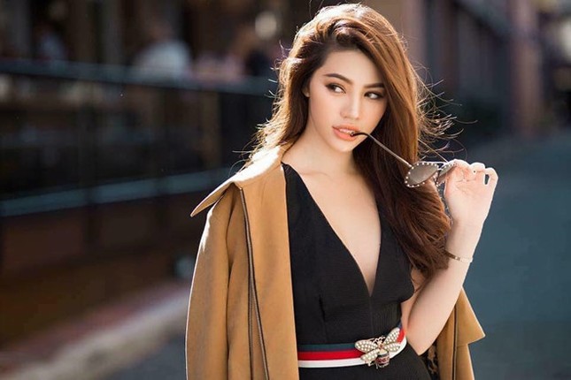 Trước khi khóa Facebook, Jolie Nguyễn từng vướng nhiều thị phi khi tham gia showbiz ảnh 4