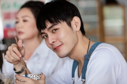 Võ Đăng Khoa gây chú ý bởi phiên bản nữ giống mẹ, khẳng định không dựa dẫm gia đình ảnh 4