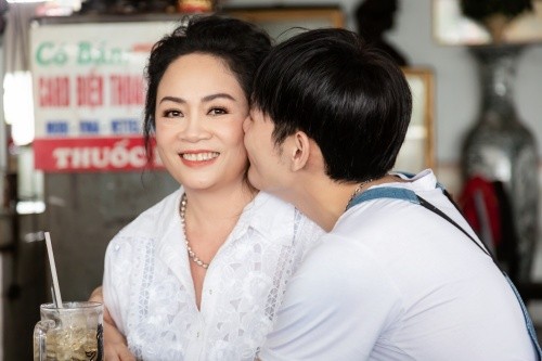 Võ Đăng Khoa gây chú ý bởi phiên bản nữ giống mẹ, khẳng định không dựa dẫm gia đình ảnh 3