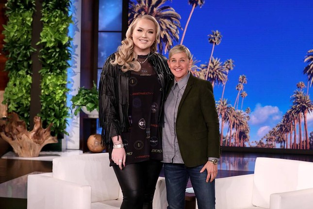 Vlogger gây xôn xao dư luận khi mạnh miệng “cà khịa” MC nổi tiếng Ellen DeGeneres là ai? ảnh 1