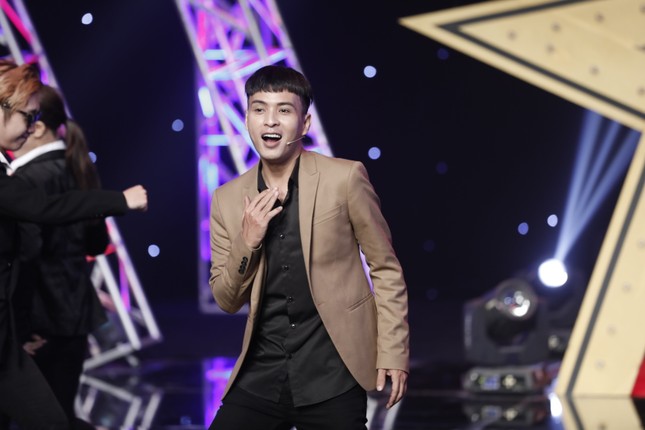 Hồ Quang Hiếu xúc động khi song ca cùng fan nhí bị ung thư máu ảnh 1