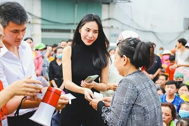 Sau 2 tiếng kêu gọi, Thuỷ Tiên nhận 2 tỷ đồng ủng hộ người dân miền Trung bị bão lũ ảnh 2
