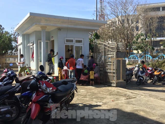 Ngân hàng Agribank ở huyện đảo Lý Sơn hỗ trợ người dân sau bão số 9 ảnh 3