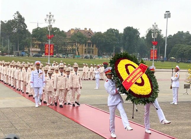 Lãnh đạo Đảng, Nhà nước vào Lăng viếng Chủ tịch Hồ Chí Minh ảnh 4