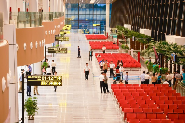 Lý do nền đá nhà ga T3 sân bay Tân Sơn Nhất chưa hoàn thiện ảnh 2