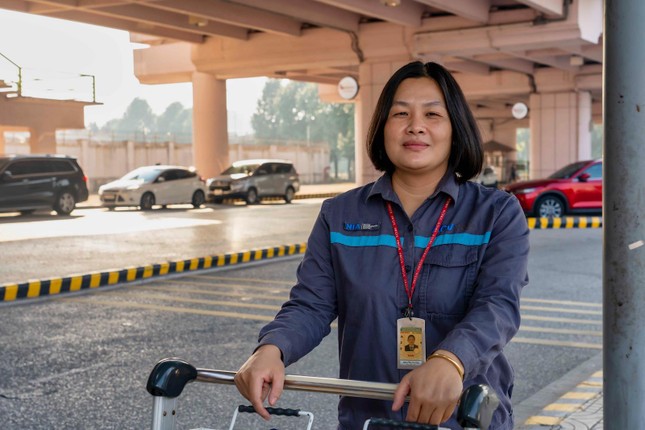 Phát hiện chiếc túi đen chứa nhiều tiền, vô chủ ở sân bay Nội Bài ảnh 2