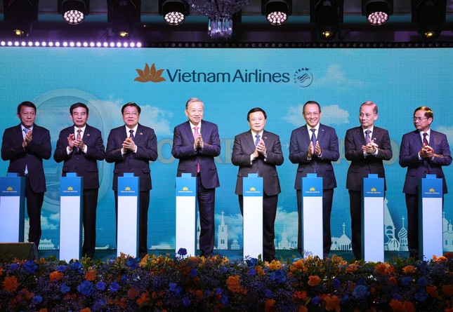 Đoàn quân nhân Việt Nam vừa duyệt binh ở Nga về Hà Nội trên chuyến bay nào? ảnh 1