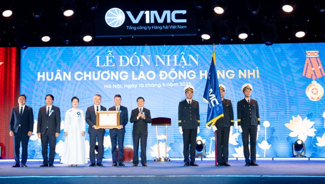 Chủ tịch nước tặng VIMC Huân chương Lao động hạng Nhì ảnh 1