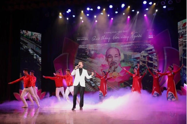 Chương trình nghệ thuật đặc biệt &apos;Quà tháng 5 dâng Người&apos;: Rộng dài một tình yêu với Bác ảnh 2