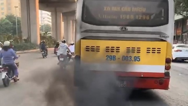 Cần loại bỏ gần 700 xe buýt chạy dầu ở Việt Nam mỗi năm ảnh 1