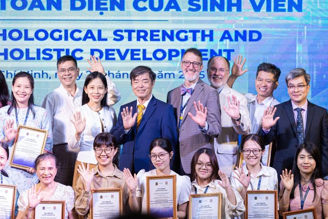 Vượt áp lực - Vững tâm lý: Hội thảo Khoa học Quốc tế về Tâm lý 2025 định hình thế hệ sinh viên tương lai ảnh 4