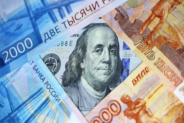 'Vượt mặt' đồng USD, tiền Nga tăng giá mạnh nhất thế giới ảnh 1