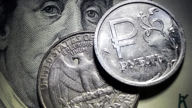 'Vượt mặt' đồng USD, tiền Nga tăng giá mạnh nhất thế giới ảnh 2