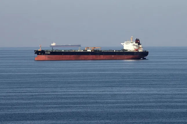 Mỹ tấn công Iran, giá dầu thế giới có thể tăng cao nhất lịch sử ảnh 1