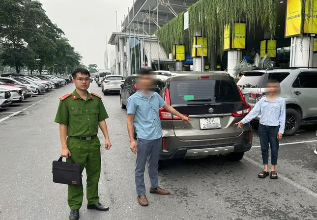 Cò mồi &apos;chặt chém&apos; tiền taxi của khách nước ngoài tại sân bay Nội Bài ảnh 2