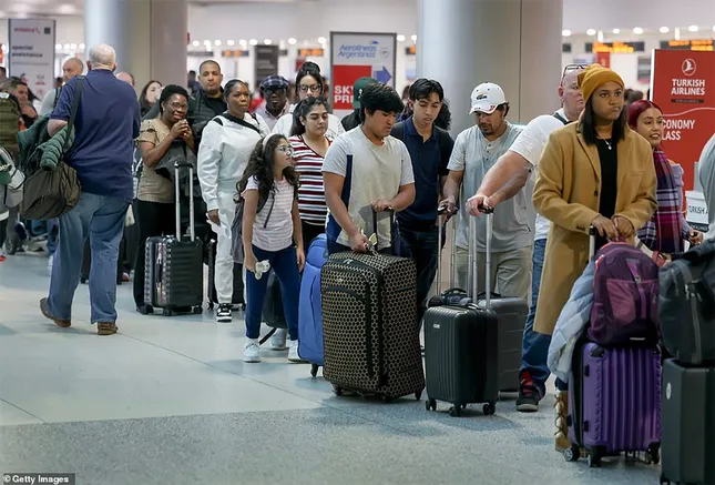 Sập hệ thống thông tin chuyến bay, American Airlines tê liệt ảnh 1
