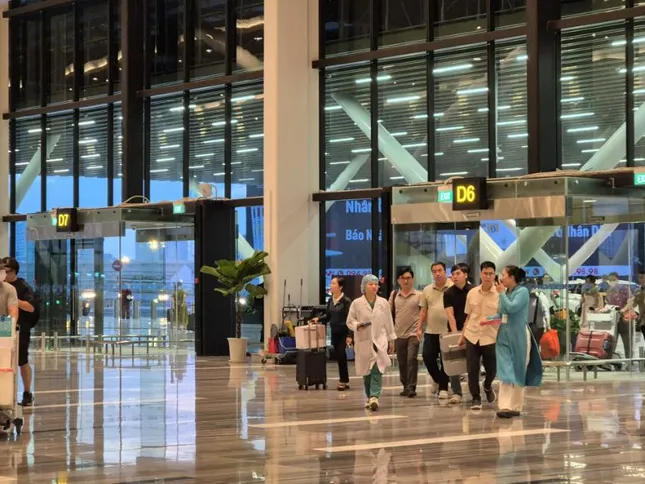 Chuyến bay từ TPHCM vận chuyển trái tim đặc biệt tới bệnh nhân ở Huế ảnh 1