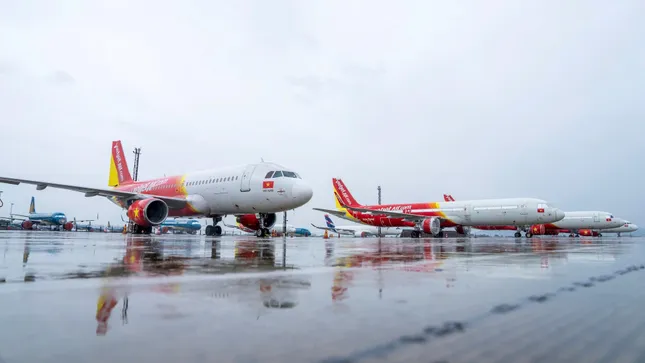 Nhiều chuyến bay quốc tế điều chỉnh lịch khai thác vì bão số 2 ảnh 1