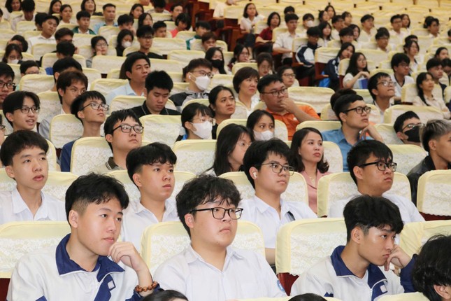 Đưa trí tuệ nhân tạo vào bài thi vô địch Tin học Văn phòng thế giới – Viettel 2025 ảnh 4