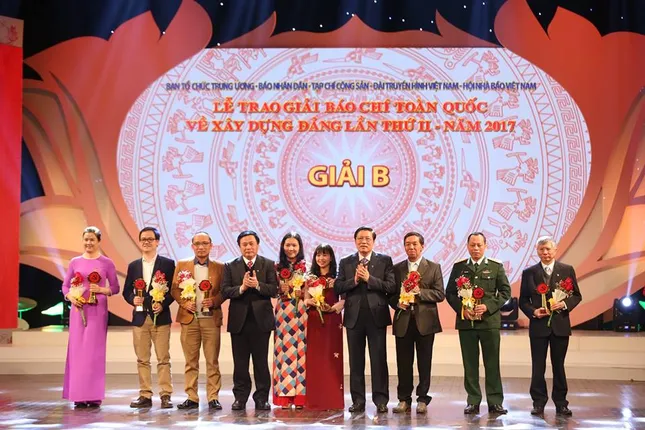 Tổng Bí thư Nguyễn Phú Trọng dự lễ trao giải 'Búa liềm vàng' ảnh 1