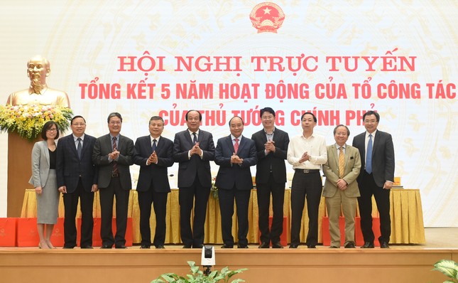 Thủ tướng: Nhiều tầng nấc trung gian khiến người dân, doanh nghiệp mất niềm tin ảnh 1