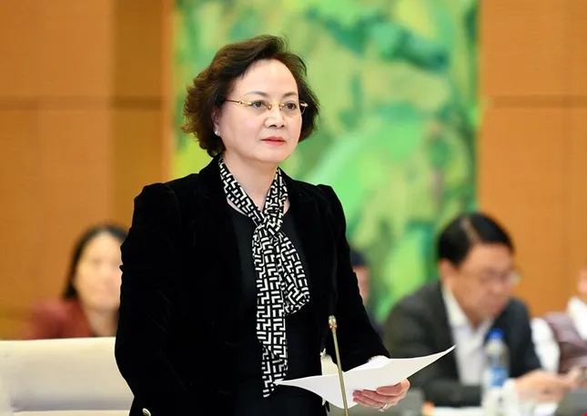 Bộ trưởng Nội vụ: Nghiên cứu đề xuất lương, phụ cấp đặc thù với viên chức y tế ảnh 1