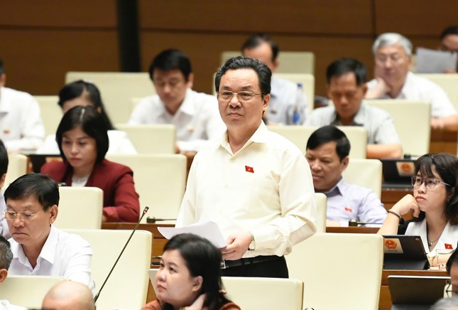 Tranh luận trường công, bệnh viện công vẫn phải &apos;cõng&apos; thêm thuế ảnh 1
