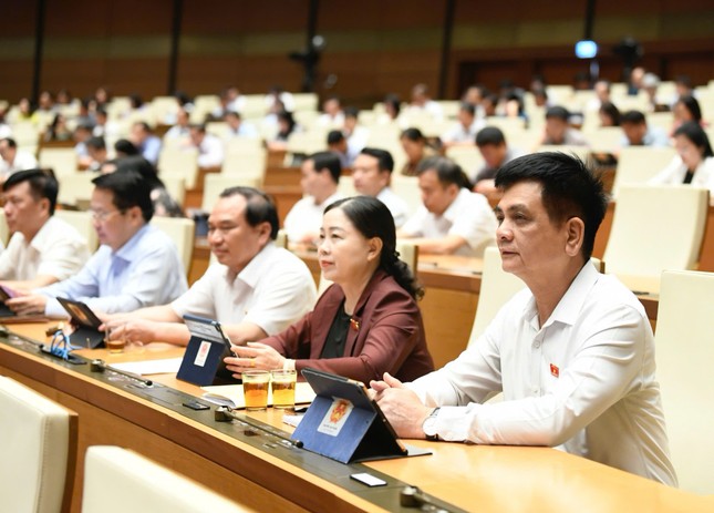Quốc hội bàn nội dung liên quan cán bộ, công chức và tổ chức chính quyền địa phương ảnh 1