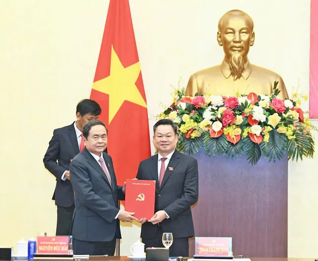 Công bố quyết định của Bộ Chính trị, Ban Bí thư về công tác cán bộ ảnh 2