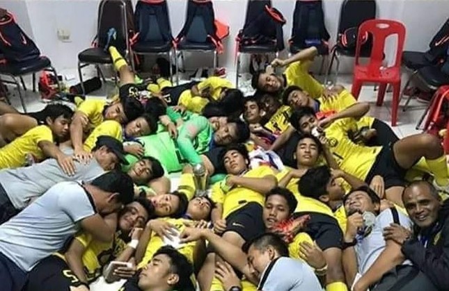 Thái Lan xin lỗi vì màn đấu võ, Malaysia ăn mừng kiểu 'giấc ngủ bình yên' ảnh 1