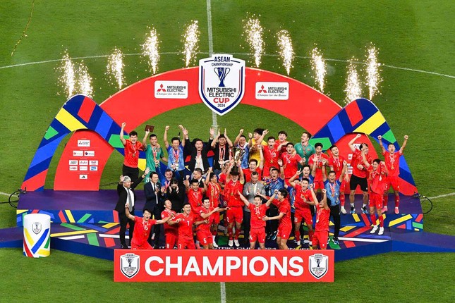 FIFA, AFC ca ngợi chiến thắng của đội tuyển Việt Nam tại ASEAN Cup ảnh 1