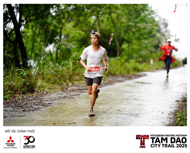 Lê Tấn Hi vô địch giải chạy Tam Đảo City Trail ảnh 1